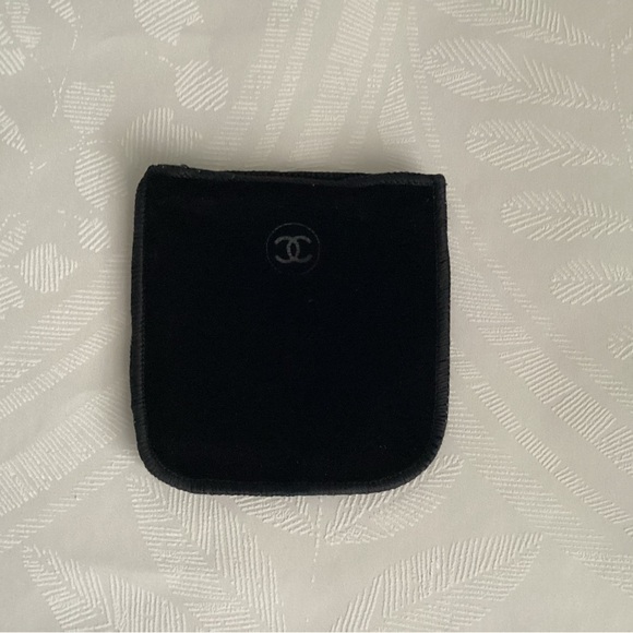 NEW CHANEL Black Compact Mirror - Picture 5 of 7
